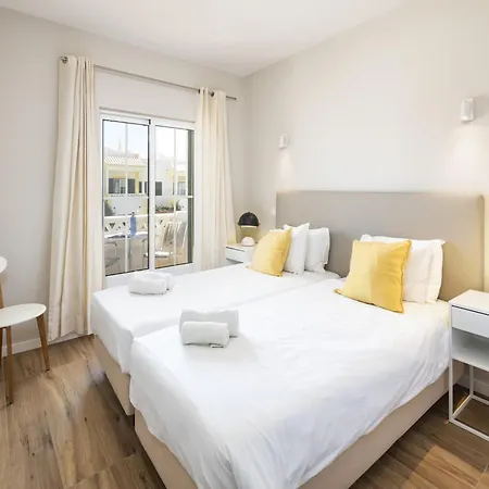 Modern With Sea Views, Terrace Holiday home